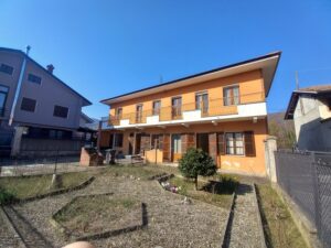 Casa indipendente con giardino in vendita in Giaveno